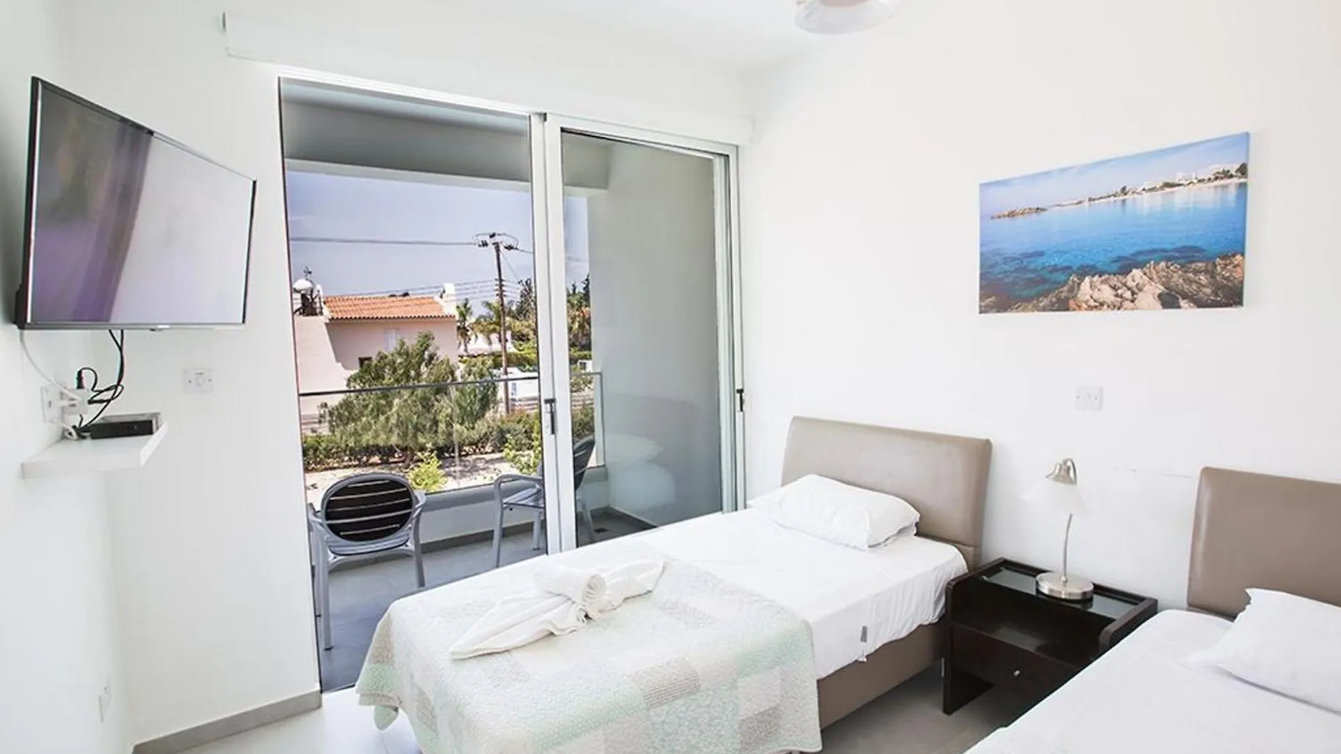 Villa Ochosto Chrysos - Stunning 5 Bedroom Protaras Villa - Close To Fig Tree Bay Beach Kıbrıs